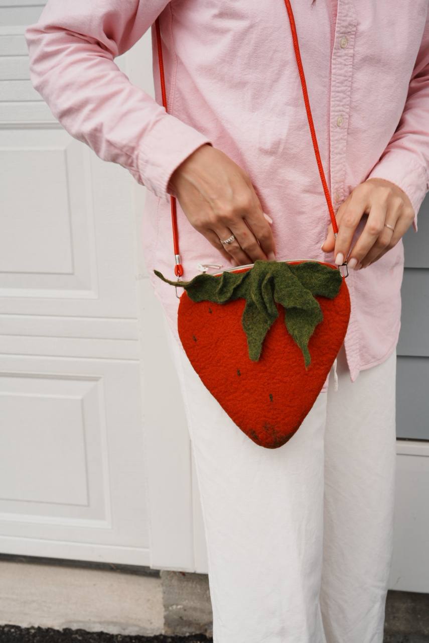 Felted Bag – Red Strawberry