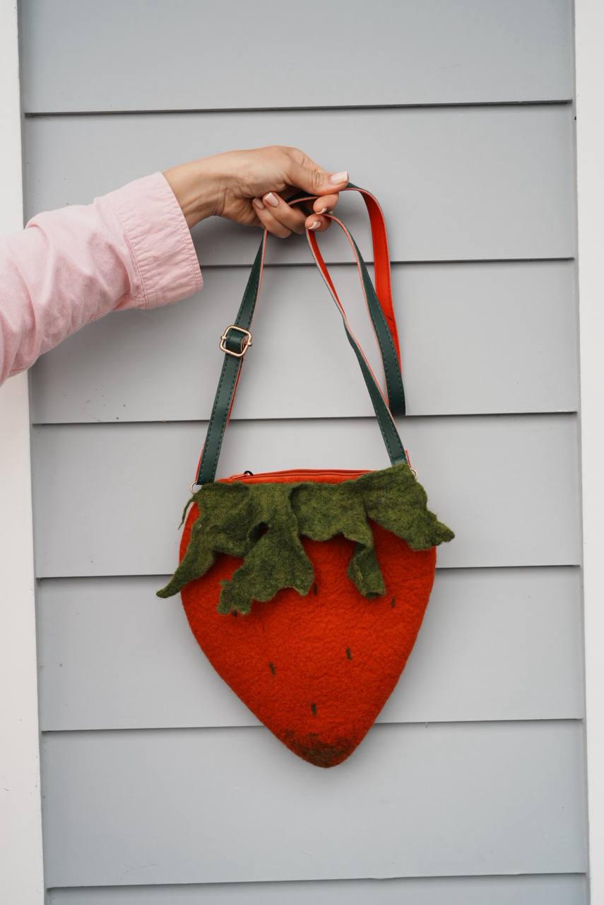 Felted Bag – Red Strawberry