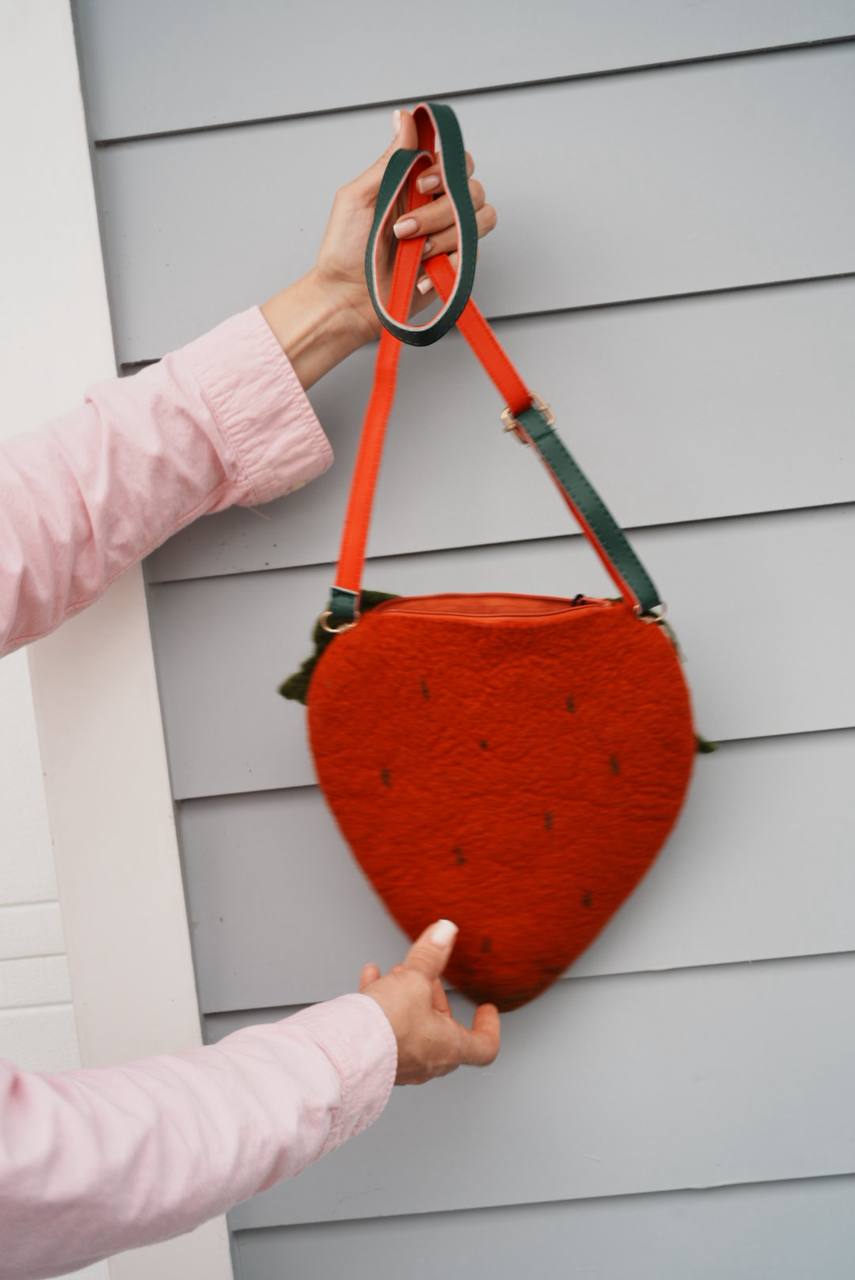Felted Bag – Red Strawberry