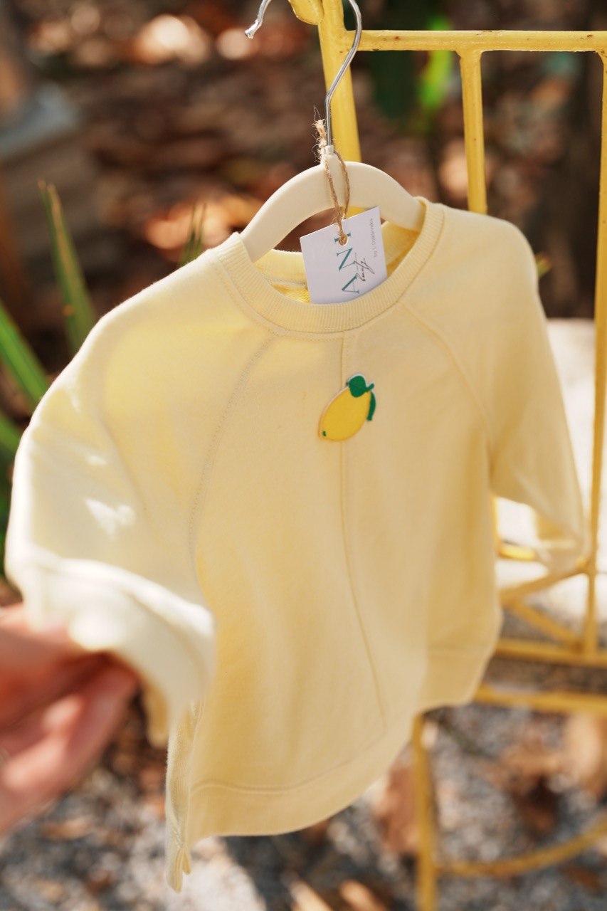 Sweatshirt with lemon