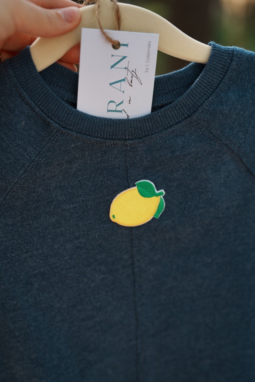 Sweatshirt with lemon