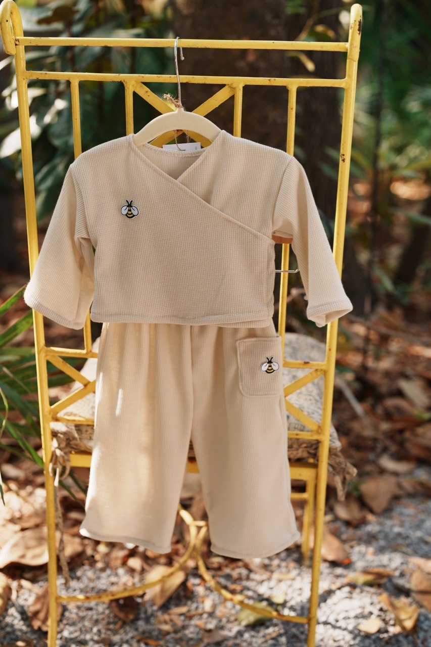Stretch Cotton Kimono Set – Baggy Pants & Bee Embroidery